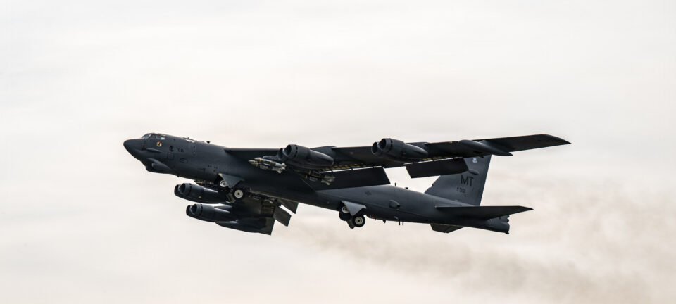 Bombardeiro B-52 faz voos regulares sobre o Irã, confirma general dos EUA 2 ocrente 1775078372