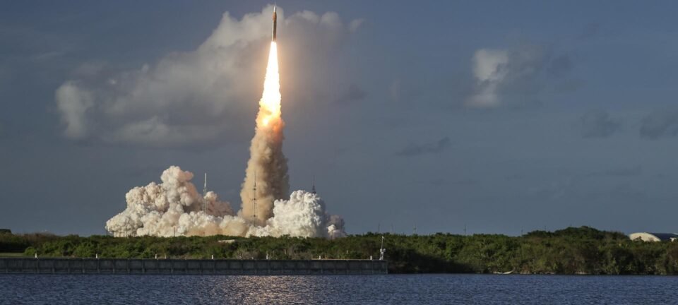 Artemis II decola da Flórida e inicia viagem de dez dias rumo à órbita lunar 2 ocrente 1775086451
