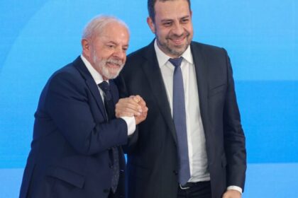Planalto prepara projeto de urgência para extinguir escala 6 x 1 e limitar jornada a 40 h semanais 10 ocrente 1775162055