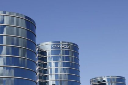 Ataque iraniano danifica data center da Oracle em Dubai e dispara série de mísseis contra Israel 6 ocrente 1775164832