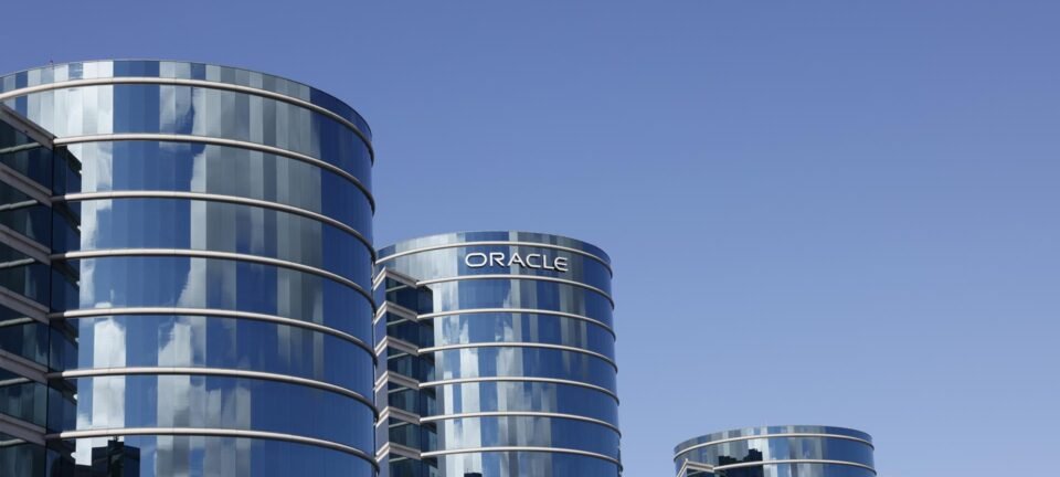 Ataque iraniano danifica data center da Oracle em Dubai e dispara série de mísseis contra Israel 2 ocrente 1775164832