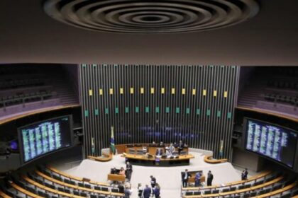 PL rompe barreira de 100 deputados após janela partidária; União Brasil encolhe 10 ocrente 1775186392