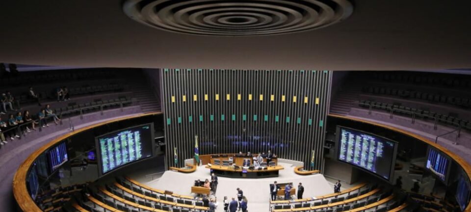 PL rompe barreira de 100 deputados após janela partidária; União Brasil encolhe 2 ocrente 1775186392