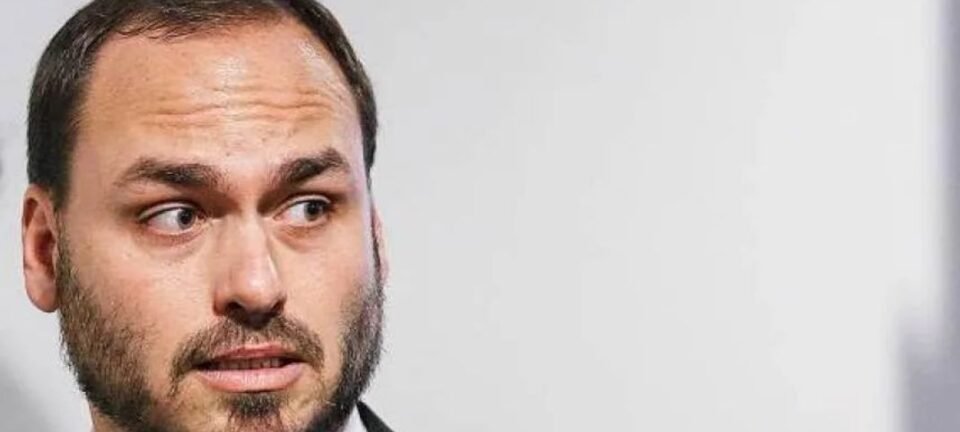 Carlos Bolsonaro acusa colegas do PL de traição a Jair Bolsonaro por não apoiarem Flávio 2 ocrente 1775254792