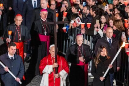 Papa Leão XIV conduz Via-Sacra no Coliseu e conclama fiéis a viver a “jornada em Cristo” 10 ocrente 1775264673