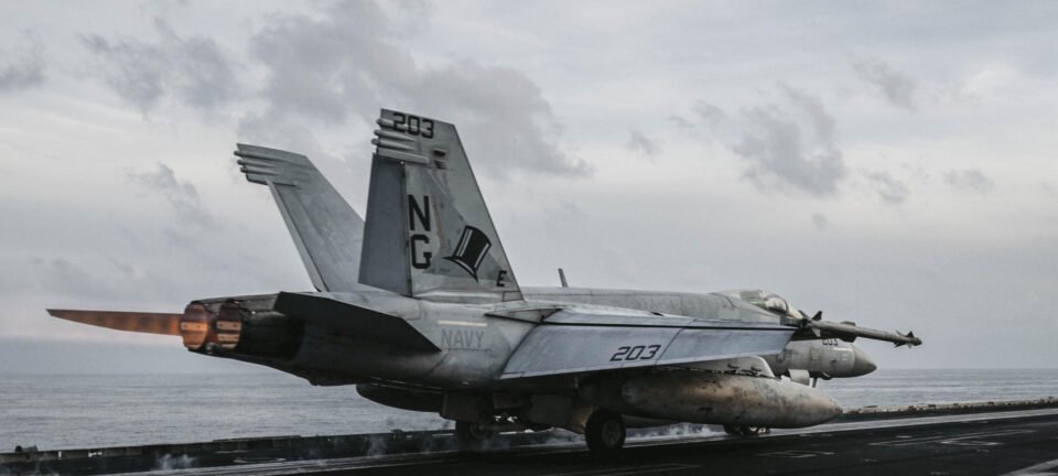 Piloto desaparecido após queda de F-15 agrava impasse entre EUA e Irã 2 ocrente 1775313258