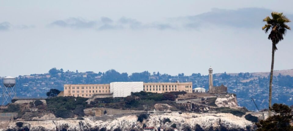 Trump propõe US$ 2 bilhões para reconverter Alcatraz em presídio de segurança máxima 2 ocrente 1775345675