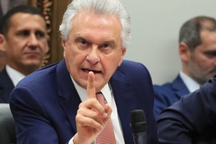 Caiado afirma priorizar resultados e provoca Flávio Bolsonaro: “Não trabalho com likes” 18 ocrente 1775531956