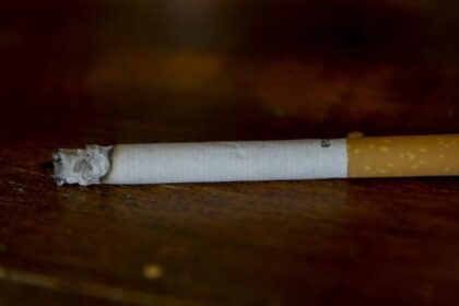 Governo sobe IPI do cigarro a 3,5% para cobrir incentivos a combustíveis 6 ocrente 1775533780