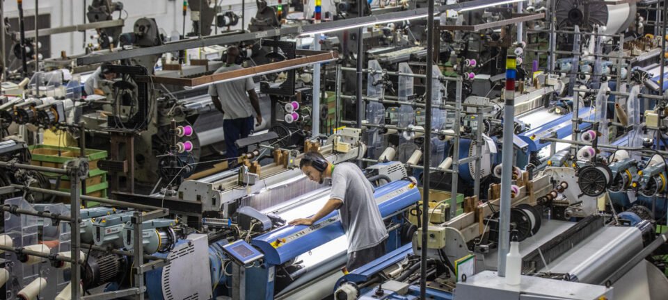 Fim da jornada 6x1 pode encolher PIB em 0,7% e retirar R$ 76,9 bilhões da economia, calcula CNI 2 ocrente 1775569809