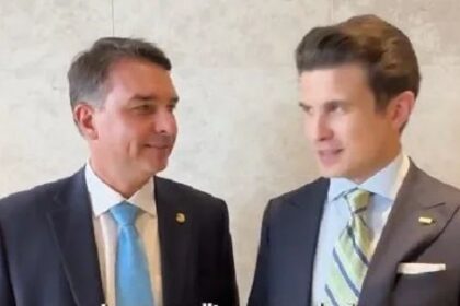 Flávio Bolsonaro e André Marinho selam reconciliação política após sete anos de distanciamento 18 ocrente 1775589573
