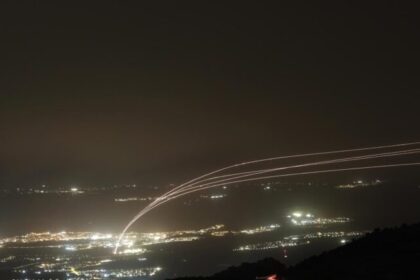 Mísseis e drones iranianos atingem Golfo e Israel poucas horas após anúncio de trégua 6 ocrente 1775617462