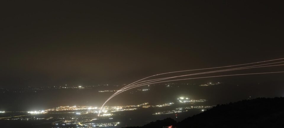 Mísseis e drones iranianos atingem Golfo e Israel poucas horas após anúncio de trégua 2 ocrente 1775617462