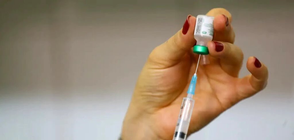 Nova lei exige que empresas divulguem campanhas de vacinação, mas dispensa fiscalização do cartão vacinal 2 ocrente 1775655283
