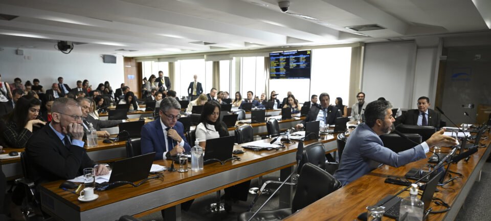 CCJ do Senado aprova PEC que extingue aposentadoria compulsória de juízes e promotores 2 ocrente 1775670602