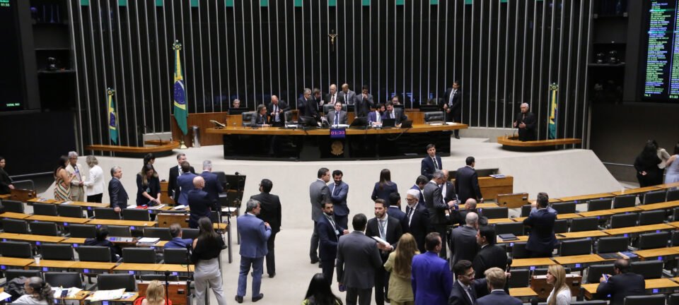 Câmara aprova em primeiro turno PEC que obriga 1% da arrecadação para assistência social 2 ocrente 1775734501