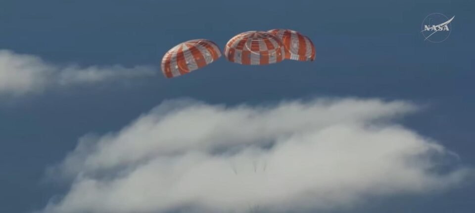 Missão Artemis II conclui voo: Orion amerissa no Pacífico após 1,1 milhão de km 2 ocrente 1775867674