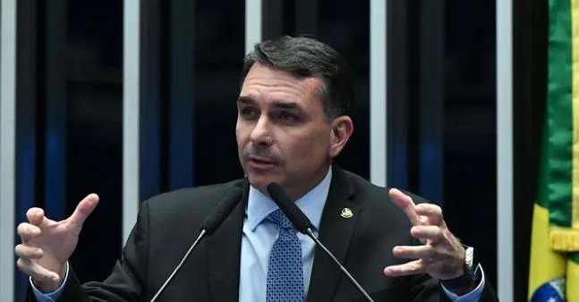 Flávio Bolsonaro promete revisar reforma tributária e cortar impostos se for eleito 2 ocrente 1775909115