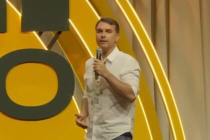 Flávio Bolsonaro quer rever reforma tributária e aposta em Senado para abrir impeachment de ministros do STF 12 ocrente 1775914458