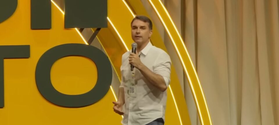 Flávio Bolsonaro quer rever reforma tributária e aposta em Senado para abrir impeachment de ministros do STF 2 ocrente 1775914458
