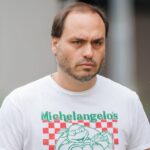 Carlos Bolsonaro cobra Valdemar Costa Neto por “inércia” em meio a disputa interna no PL 4 ocrente 1775966725