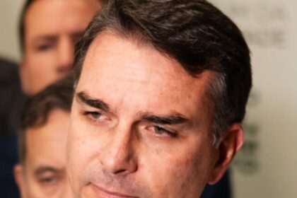 Flávio Bolsonaro atribui a Lula recorde de endividamento e juros elevados 2 ocrente 1776029683