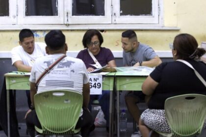 Peru estende votação até segunda-feira após falhas que afetaram mais de 63 mil eleitores 10 ocrente 1776045951