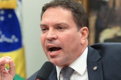 Ex-deputado Alexandre Ramagem é detido pelo ICE após meses de vigilância conjunta de PF e EUA 4 ocrente 1776119681