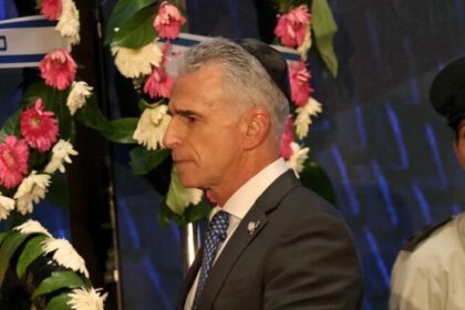 Chefe do Mossad afirma que queda do regime iraniano seguirá como meta após o fim dos combates 14 ocrente 1776186260