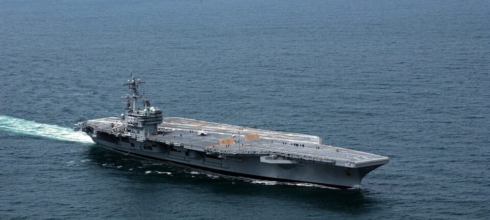 Porta-aviões USS George H.W. Bush é deslocado para reforçar bloqueio dos EUA ao Irã 2 ocrente 1776228572