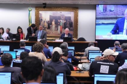 Oposição trava por 15 dias votação que encerra escala 6x1 e reduz jornada 18 ocrente 1776277174