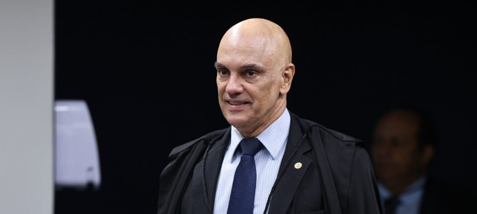 Moraes determina investigação da PF sobre Flávio Bolsonaro por postagem que associa Lula a crimes 2 ocrente 1776278955