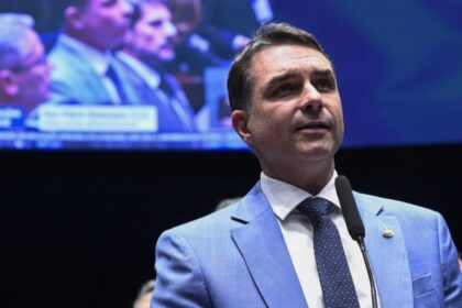 Flávio Bolsonaro acusa Moraes de usar STF para interferir na eleição de 2026 20 ocrente 1776310528