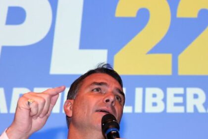 Flávio Bolsonaro pede que Cristina Graeml desista da disputa ao Senado para unir votos da direita no Paraná 10 ocrente 1776370783