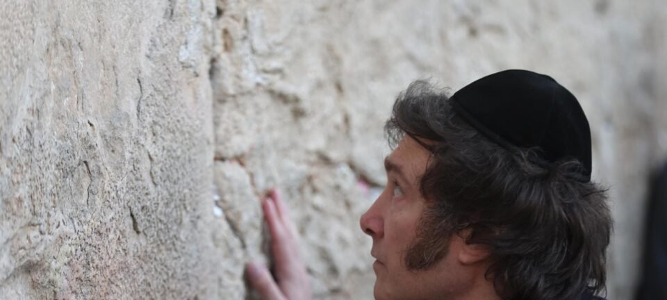 Milei desembarca em Israel para oficializar mudança de embaixada e receber medalha de honra 2 ocrente 1776400498