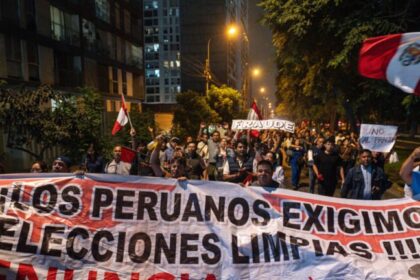 Urnas com 1,2 mil cédulas da eleição peruana aparecem em lixo de rua em Lima 12 ocrente 1776428382