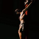 Estudo médico corrobora relato bíblico sobre ferimento de lança na crucificação de Jesus 5 ocrente 1776455377