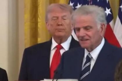 Franklin Graham minimiza polêmica sobre imagens que associam Donald Trump a Jesus Cristo 18 ocrente 1776526474