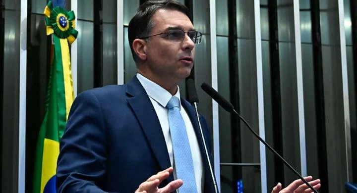 Flávio Bolsonaro critica voto de Moraes que condena Eduardo por difamação contra Tabata Amaral 2 ocrente 1776544471