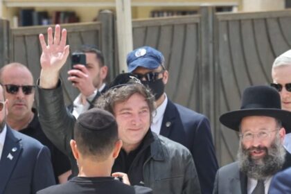Milei desembarca em Israel, reitera mudança de embaixada e participa das celebrações de independência 2 ocrente 1776611058