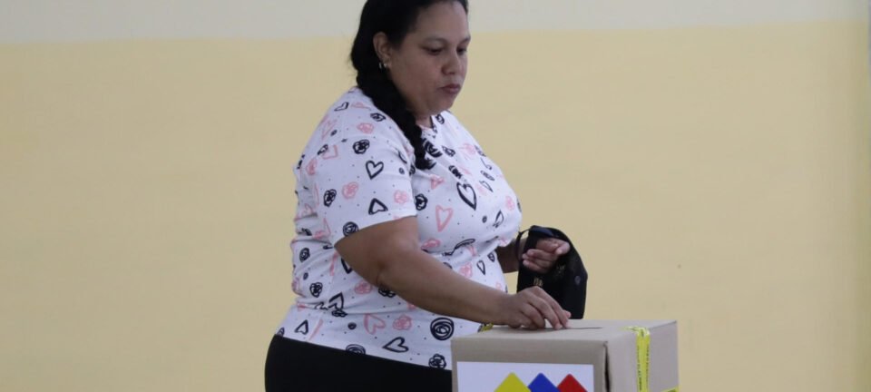 Oposição apresenta plano de transição, mas chavismo adia definição de novas eleições na Venezuela 2 ocrente 1776730781