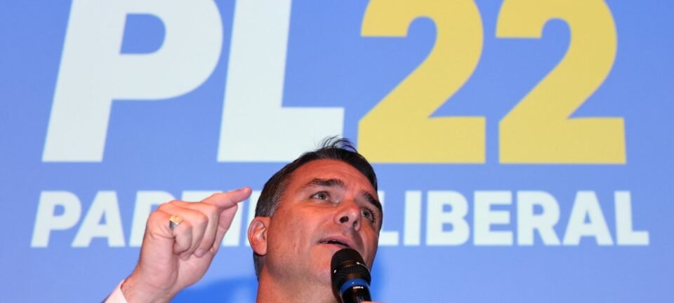 Flávio Bolsonaro e Nikolas Ferreira contestam gasto de R$ 350 milhões com navios na COP30 2 ocrente 1776868467