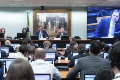 CCJ da Câmara aprova admissibilidade da PEC que extingue escala 6x1 12 ocrente 1776891042