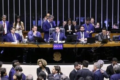 CCJ da Câmara aprova avanço de PEC que encerra jornada 6 x 1 16 ocrente 1776891919