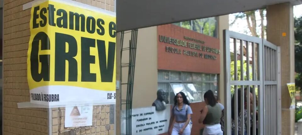Greve de técnicos paralisa 50 das 69 universidades federais 2 ocrente 1776944958