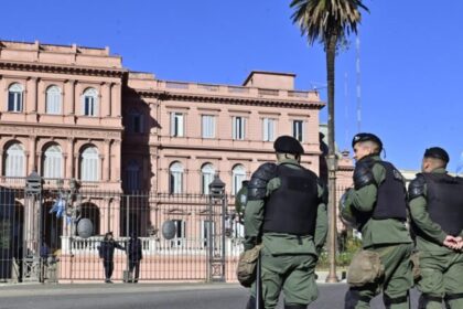 Milei suspende entrada de jornalistas na Casa Rosada após denúncia de “espionagem” 14 ocrente 1776959404