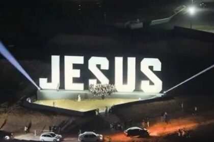 Igreja Lírio ergue mirante com letreiro “Jesus” e transforma área degradada em Itaquera 18 ocrente 1777024227