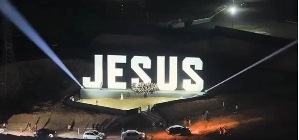 Igreja Lírio ergue mirante com letreiro “Jesus” e transforma área degradada em Itaquera 2 ocrente 1777024227