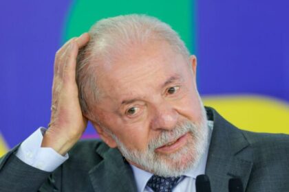 Lula acelera pauta popular após queda nas pesquisas e mira fim da escala 6x1 e revisão da “taxa das blusinhas” 12 ocrente 1777064661