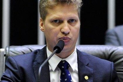 Deputado Marcel van Hattem acusa Gilmar Mendes de “desequilíbrio” e fala em interferência do STF nas eleições de 2026 6 ocrente 1777128569